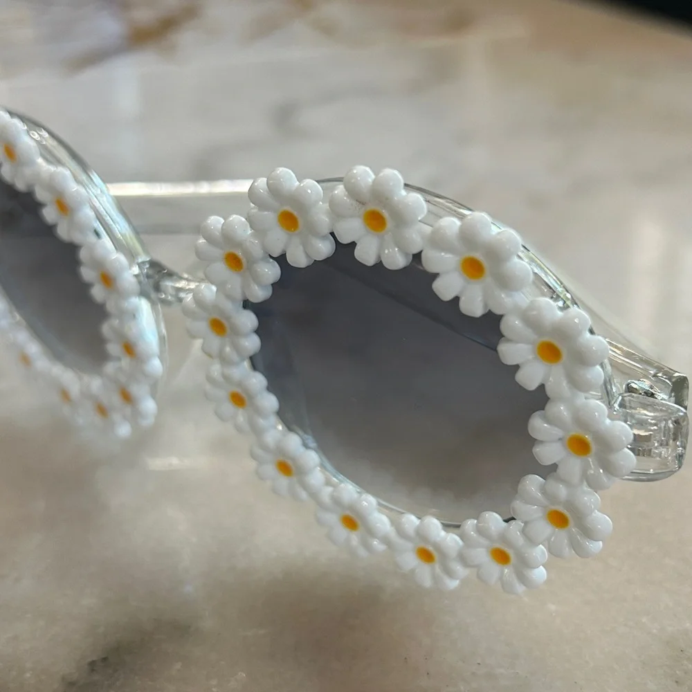 Daisy Round Sunglasses Floral Design for Costume Parties, Festivals, Retro, Gift